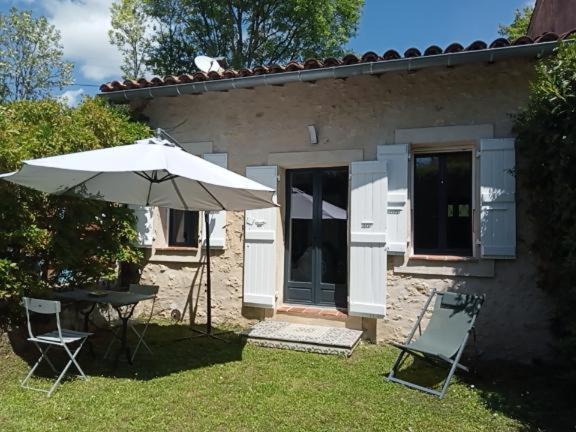 Maison En Pierre Restauree Avec Jardin 欧什 外观 照片